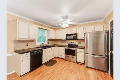 5812 Luxbury Court, Winston-Salem, NC 27104 - Photo 10