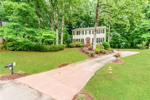 5812 Luxbury Ct, Winston-Salem, NC 27104 - Photo 2