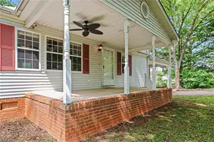 194 W 3rd St, Denton, NC 27239 - Photo 4