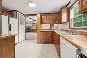 194 W 3rd St, Denton, NC 27239 - Photo 14