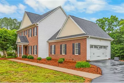 129 Walnut Avenue, Yadkinville, NC 27055 - Photo 2