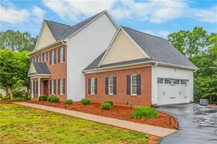 129 Walnut Ave, Yadkinville, NC 27055 - Photo 2