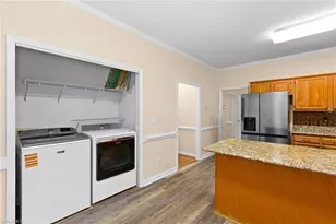 129 Walnut Ave, Yadkinville, NC 27055 - Photo 10