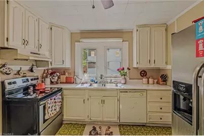 130 W Elm Street, Mount Airy, NC 27030 - Photo 12