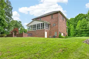 1380 Ridgewood Cir, Asheboro, NC 27203 - Photo 10