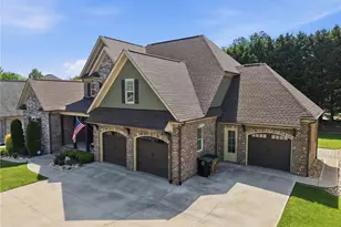 5723 Woodrose Ln, Greensboro, NC 27410 - Photo 2