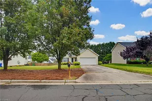 1509 Squires Ln, Kernersville, NC 27284 - Photo 2