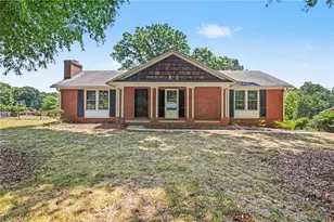671 Dover Dr, Winston-Salem, NC 27104 - Photo 1