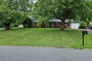 214 Mountain Brook Dr, King, NC 27021 - Photo 2