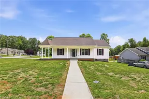 108 McCleskey Dr, Yadkinville, NC 27055 - Photo 2