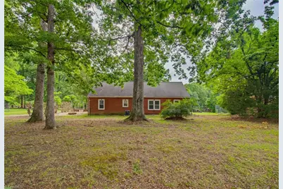 319 Dogwood Circle, High Point, NC 27260 - Photo 26