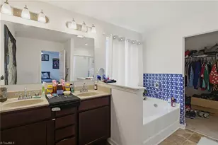5832 Springer Dr, Greensboro, NC 27405 - Photo 10