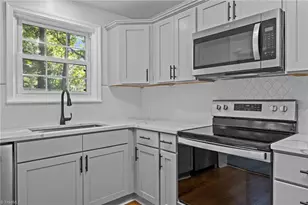 940 N Peace Haven Rd, Winston-Salem, NC 27104 - Photo 12
