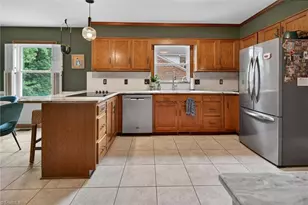 1712 Chesapeake Dr, Greensboro, NC 27410 - Photo 16