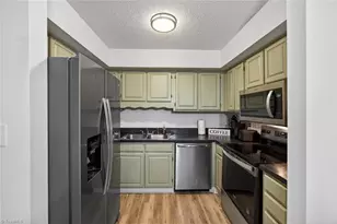 102 Wafco Ln, Greensboro, NC 27401 - Photo 16