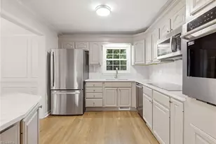 5010 Ellenwood Dr, Greensboro, NC 27410 - Photo 10