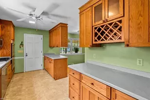1004 Kemp Rd W, Greensboro, NC 27410 - Photo 14