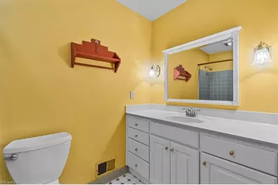 1004 Kemp Road W, Greensboro, NC 27410 - Photo 28