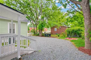 702 Maple Ave, Burlington, NC 27215 - Photo 28