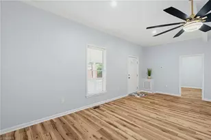 702 Maple Ave, Burlington, NC 27215 - Photo 12