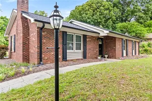 2542 Wood Valley Rd, Winston-Salem, NC 27106 - Photo 2