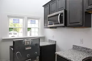 407 Cedar St, Greensboro, NC 27401 - Photo 8