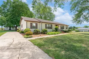 154 Meadowview Rd, Mocksville, NC 27028 - Photo 2
