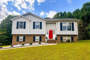 146 S Bridgewater Rd, Mount Airy, NC 27030 - Photo 4