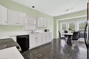 5 Park Village Ct, Greensboro, NC 27455 - Photo 8