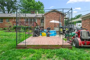 3611 Esterwood Rd, Greensboro, NC 27405 - Photo 32