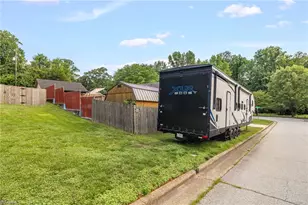 601 Shelby Dr, Greensboro, NC 27409 - Photo 40