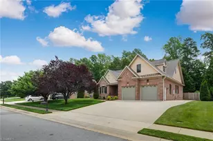 966 Tremore Club Dr, Burlington, NC 27215 - Photo 2