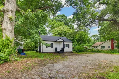 404 Hickory Chapel Road, High Point, NC 27260 - Photo 2