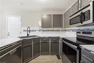 4032 Sherry Ct, Jamestown, NC 27282 - Photo 8