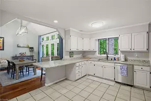 7404 Phelps Ct, Greensboro, NC 27409 - Photo 12