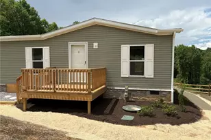 356 Teaberry Ln, Wilkesboro, NC 28697 - Photo 2