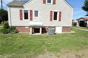 153 Green St, Mount Airy, NC 27030 - Photo 4