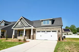 1040 Fairhaven Dr, Mebane, NC 27302 - Photo 2
