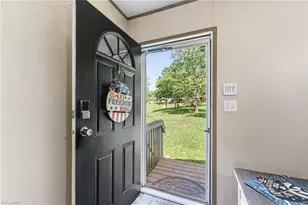 121 Sweetbriar Rd, Thomasville, NC 27360 - Photo 2