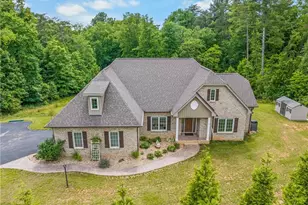 153 Woodridge Dr, Mount Airy, NC 27030 - Photo 2