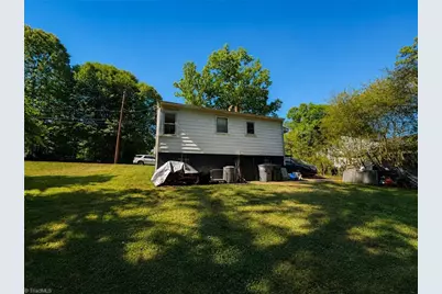 158 Wisconsin Avenue, Elkin, NC 28621 - Photo 4