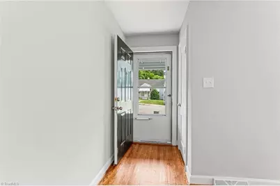 828 Ferrell Avenue, Winston-Salem, NC 27101 - Photo 2