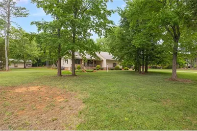104 Willowbrook Drive, Thomasville, NC 27360 - Photo 2