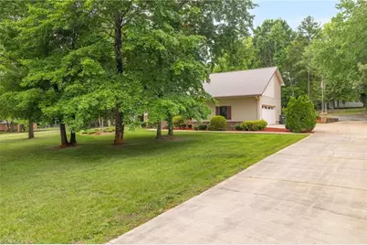 104 Willowbrook Drive, Thomasville, NC 27360 - Photo 4
