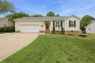 227 Meadow Lark Ln, Thomasville, NC 27360 - Photo 2