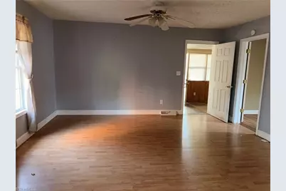 309 Wentworth Street, Reidsville, NC 27320 - Photo 2