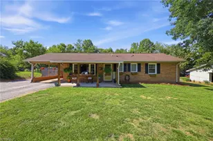 433 Belvue Dr, Mount Airy, NC 27030 - Photo 2