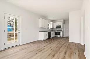 1003 Moody St, Greensboro, NC 27401 - Photo 6