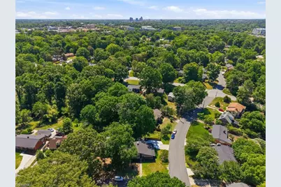 2607 Woodview Drive, Greensboro, NC 27408 - Photo 32