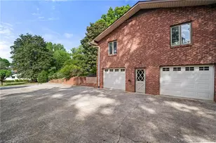 421 Flyntvalley Dr, Winston-Salem, NC 27104 - Photo 36